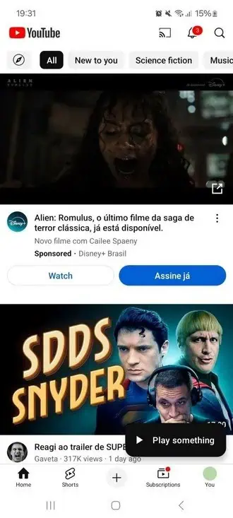 YouTube experimenta botão "Tocar algo" para recomendação de vídeos aleatórios